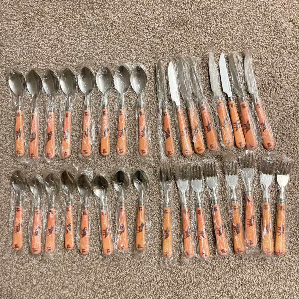 32 Tienshan BEAR MOOSE COUNTRY Stainless Silverware Flatware Folk 8 pc setting